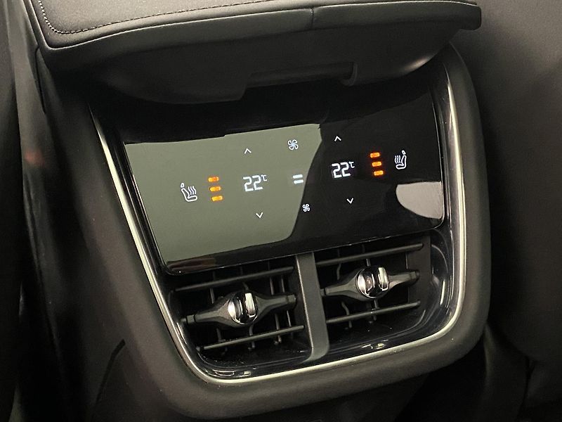 Volvo EX90 PURE ELECTRIC TWIN ULTRA 7m - fotka 32 z 57