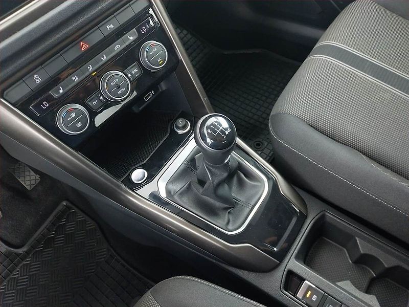 Volkswagen T-Roc (2018) 1.5 TSI, ČR,1.maj, Navi - fotka 13 z 20