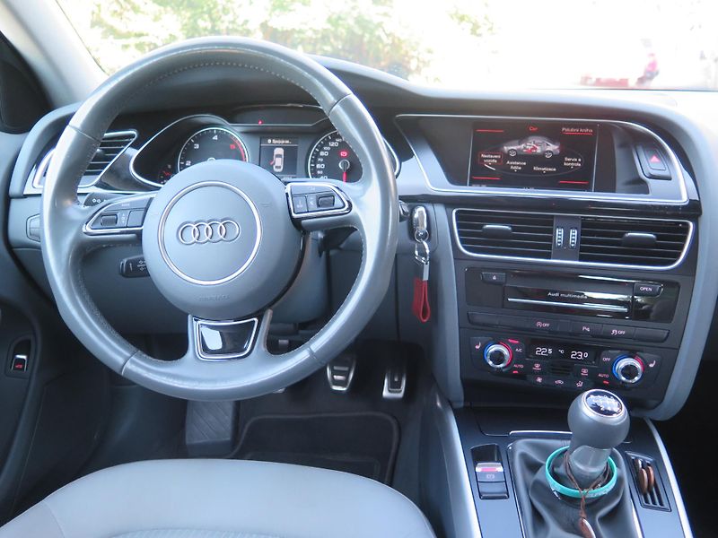 Audi A4 A4 2,0 TDI FULL S-LINE - fotka 9 z 23