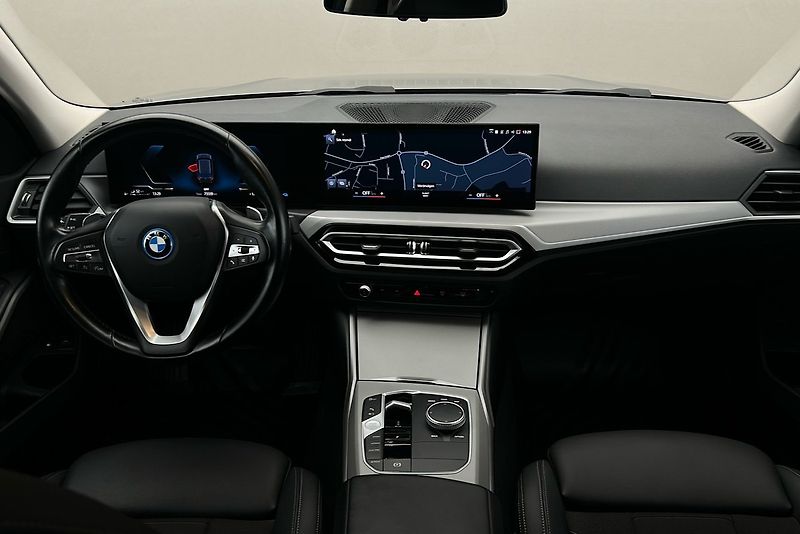BMW Řada 3 330e xDrive Tažné Sport. sed. - fotka 9 z 23