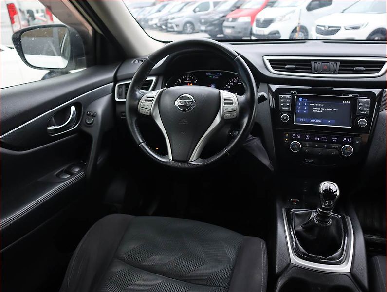 Nissan X-Trail (2015) Tekna 1.6 dCi, 4X4, 7 míst - fotka 7 z 23