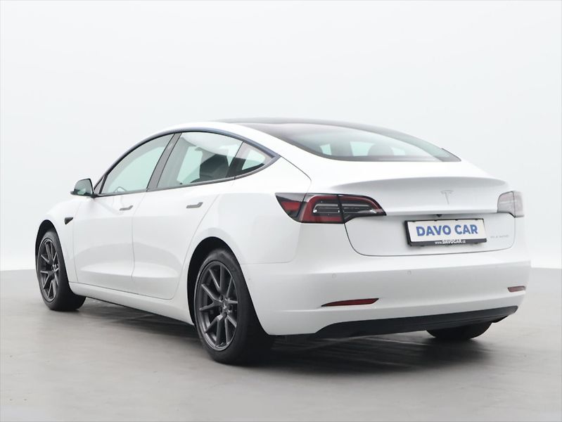 Tesla Model 3 LR 366kW 75kWh AWD DPH - fotka 5 z 35