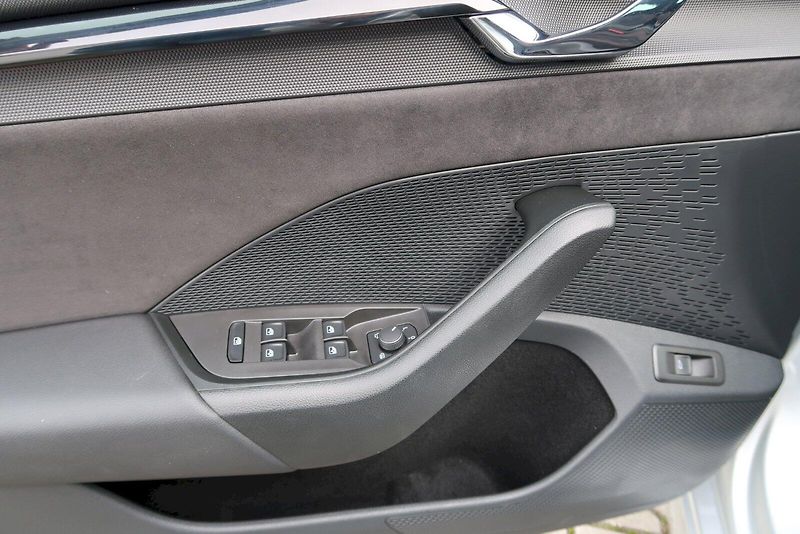 Škoda Octavia (2023) RS 2.0 TDI 147 kW DSG - fotka 11 z 27
