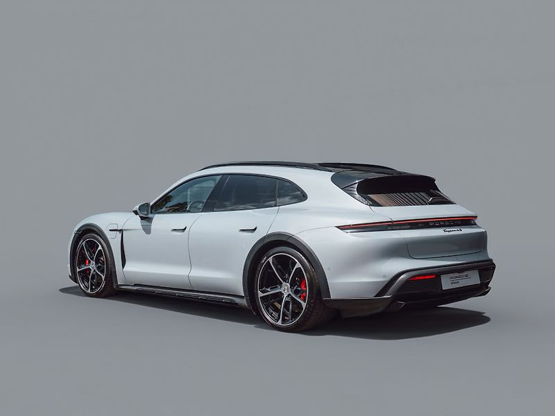 Porsche Taycan 4S Cross Turismo Pano BOSE 360 - fotka 6 z 25