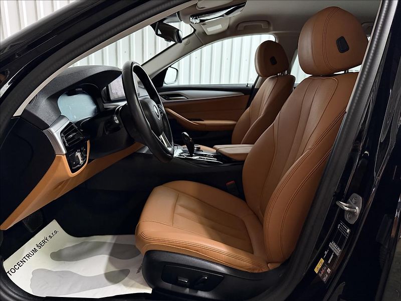 BMW Řada 5 530E XDRIVE ACC LASER TAŽNÉ - fotka 35 z 47