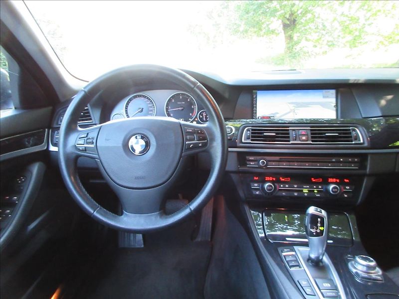 BMW Řada 5 535d xDrive, Panorama, Navi, K - fotka 17 z 34