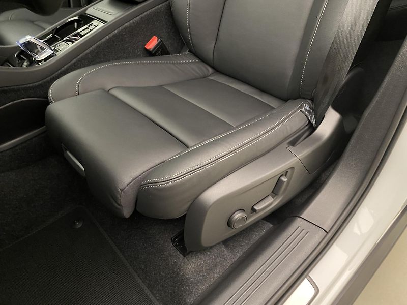 Volvo XC40 (2026) B4 AUT DARK PLUS - fotka 29 z 65
