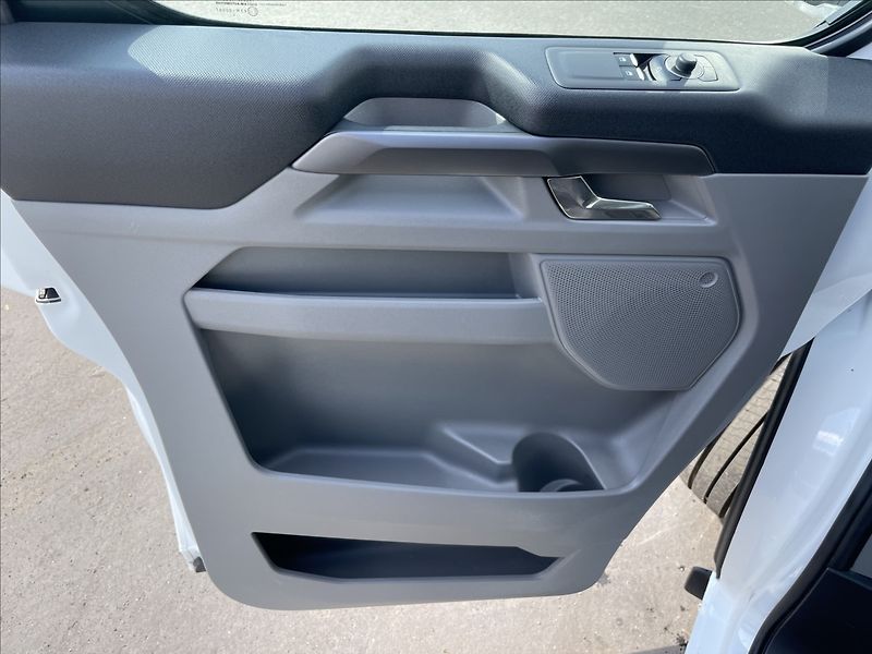 Ford Tourneo 2,0 EcoBlue AWD A8 Titanium L2 - fotka 11 z 18