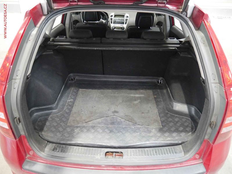 Kia Ceed (2009) 1.4i, 1.maj,ČR, AC - fotka 7 z 16