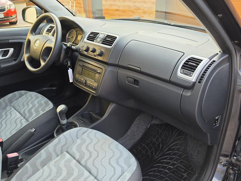 Škoda Fabia II 1.4i 16V AMBIENTE*2x SADA* - fotka 38 z 55