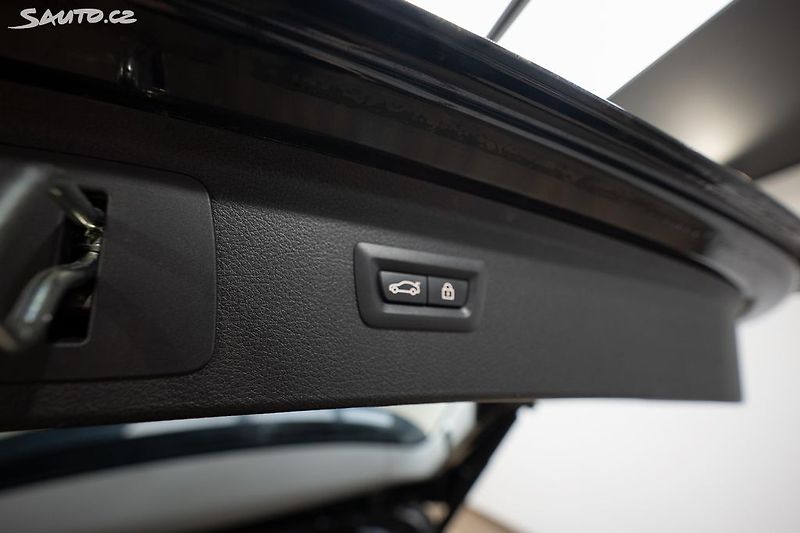 BMW Řada 2 216d Active Tourer - fotka 8 z 32