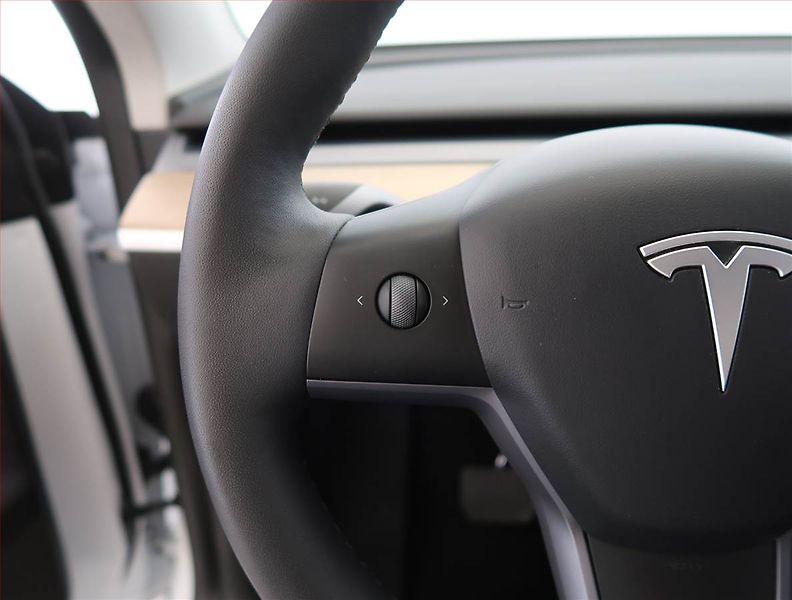 Tesla Model Y (2023) RWD LFP 60kWh, SoH 94% - fotka 27 z 33