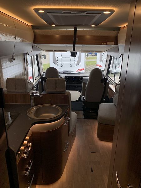 Hymer B MC I 550 volné od 1.10.26 - fotka 11 z 24