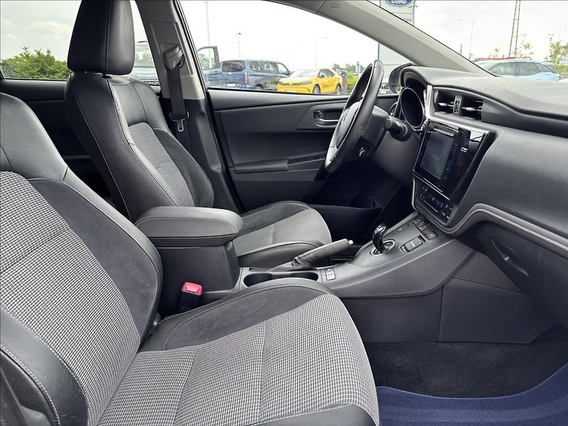 Toyota Auris 1,8 Hybrid e-CVT TS Executive - fotka 20 z 36