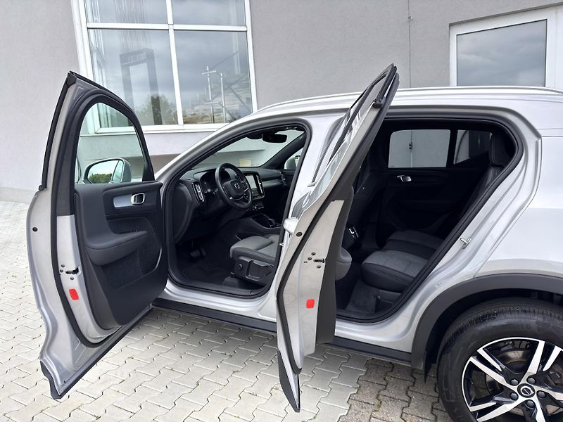 Volvo XC40 B3 FWD // CORE // 1. maj. //ČR - fotka 10 z 36