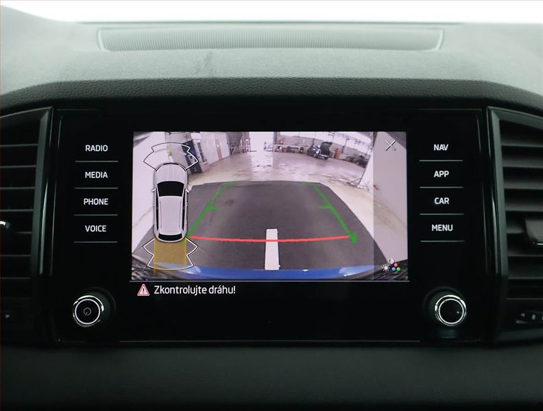 Škoda Karoq (2022) Sportline 1.5 TSI - fotka 17 z 18