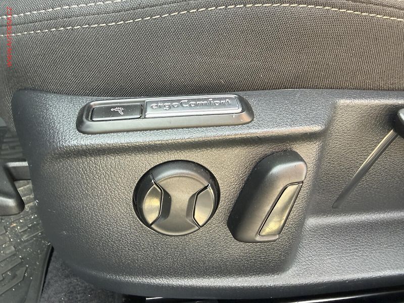 Volkswagen Passat (2018) 2.0TDi, DSG, navi, TZ - fotka 19 z 22