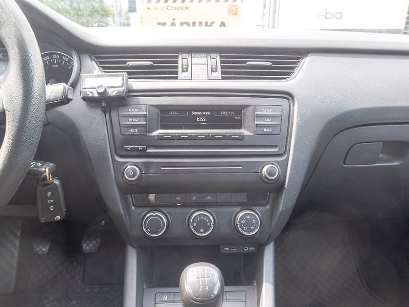 Škoda Octavia (2015) ČR 1.6TDI 66KW – PO SERVISU - fotka 16 z 37