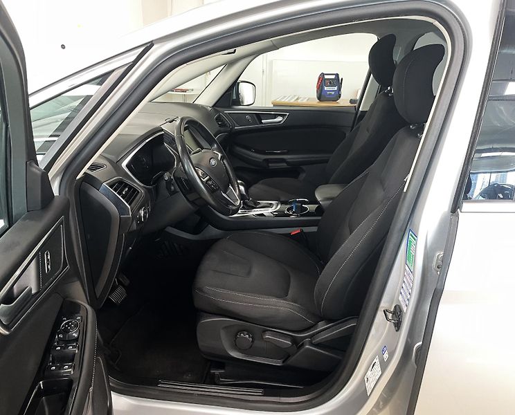 Ford S-MAX Titanium 132kW AT AWD, 7 MÍST - fotka 10 z 31