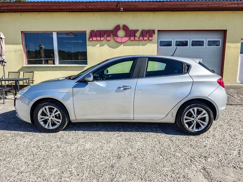 Alfa Romeo Giulietta (2013) 1.6 JTD DIG.KLIMA/1MAJ - fotka 6 z 19