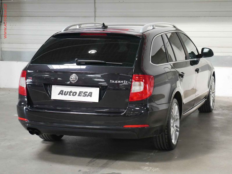 Škoda Superb (2011) 2.0 TDi, 1.maj, DSG, navi - fotka 6 z 23