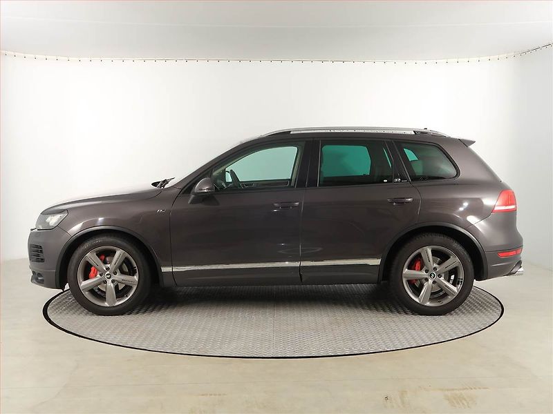 Volkswagen Touareg (2012) R-Line 3.0 TDI, 4X4, Automat - fotka 3 z 22
