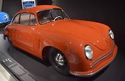 Toto je verze kupé Porsche 356. Jeden z dochovaných originálů z Gmündu.