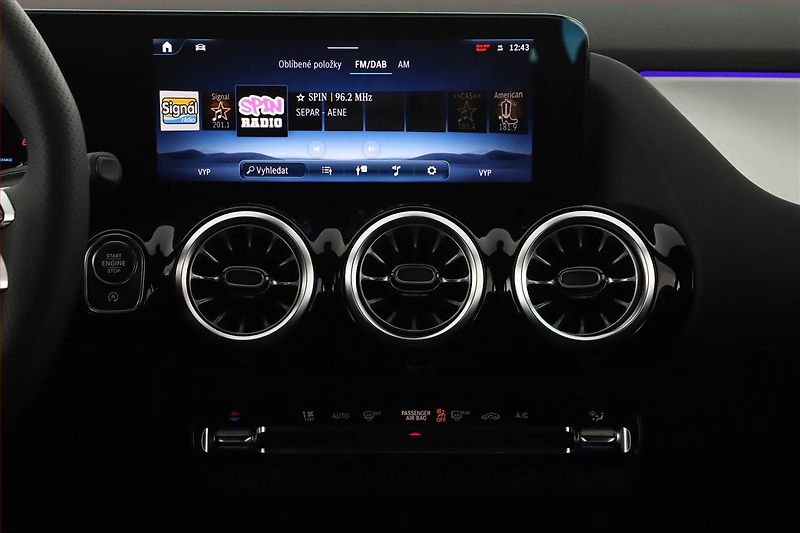 Mercedes-Benz GLA (2025) 220 4MATIC - fotka 14 z 23