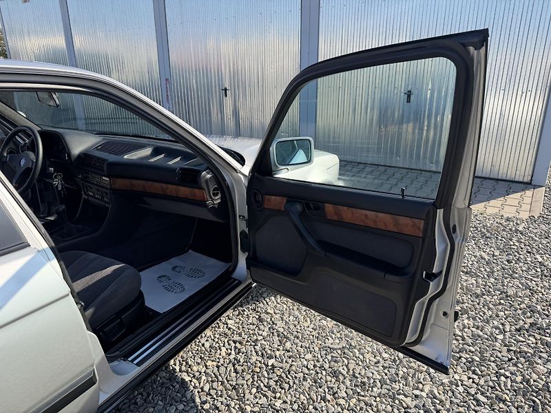 BMW Řada 7 730i 190PS SHADOWLINE EXTRA!!! - fotka 119 z 156
