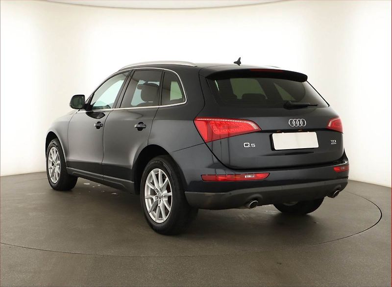 Audi Q5 (2012) Exclusive 3.0 TDI, 4X4 - fotka 4 z 18