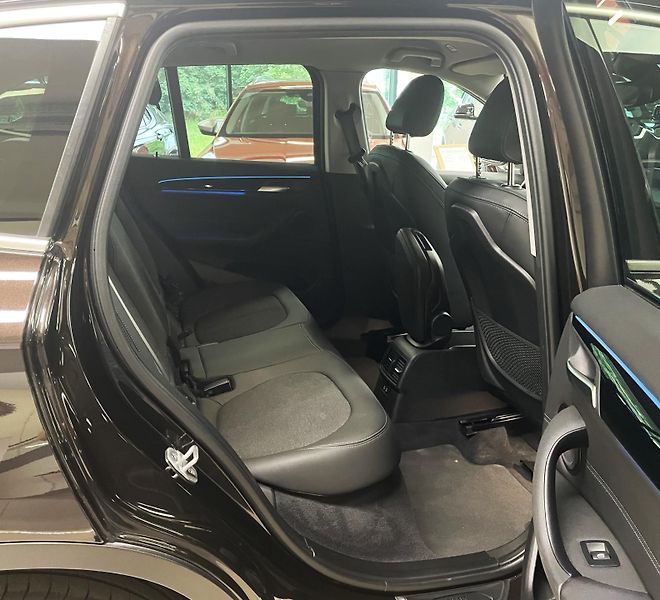 BMW X1 xDrive25e, ČR, 1.MAJ - fotka 13 z 32