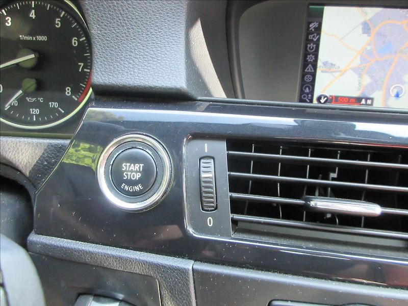 BMW Řada 3 325i 160Kw, Navi, 97 tis. Km. - fotka 33 z 42