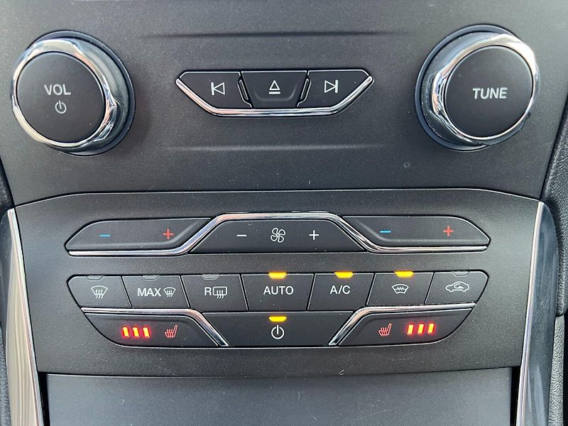 Ford S-MAX (2016) 2.0 TDCi 132kW Titanium manuál - fotka 15 z 34