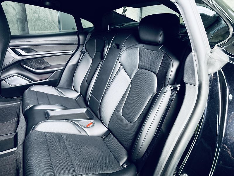 Porsche Taycan (2020) Turbo S*KERAMIKY*CARBON*BURME* - fotka 33 z 35
