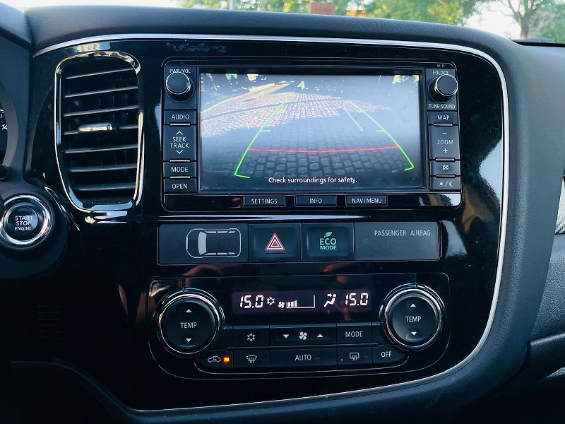 Mitsubishi Outlander 2.2D 4x4 7MÍST KAMERA SERVISKA - fotka 36 z 50