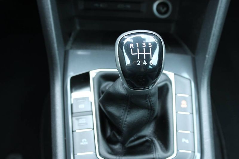 Volkswagen Tiguan (2022) 1.5 TSI 110kW LED manuál - fotka 14 z 35