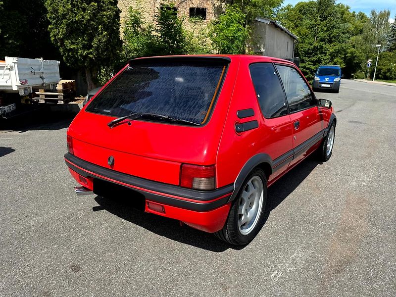 Peugeot 205 GTI 1.9 88 kW - fotka 6 z 16