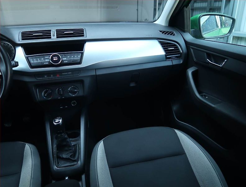 Škoda Fabia (2016) Ambition 1.2 TSI, Serv.kniha - fotka 8 z 16