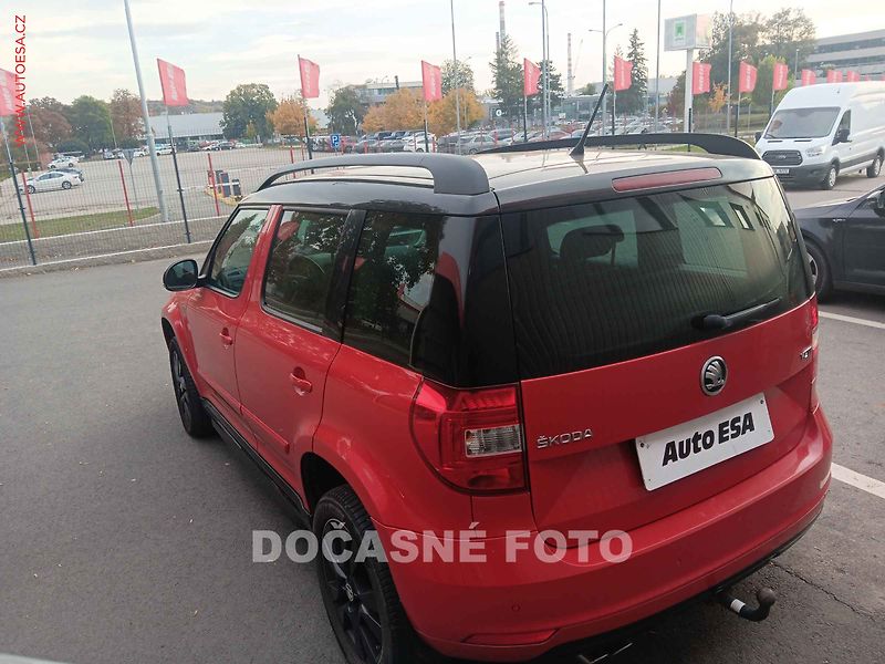 Škoda Yeti (2015) 2.0 TDi, ČR, xenon, autoAC - fotka 2 z 3