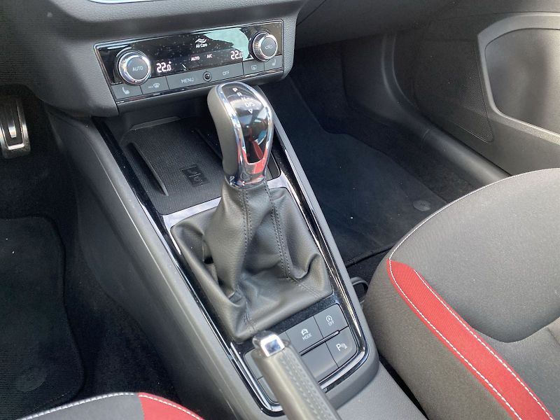 Škoda Kamiq (2023) 1.0 TSI DSG Monte Carlo - fotka 18 z 39