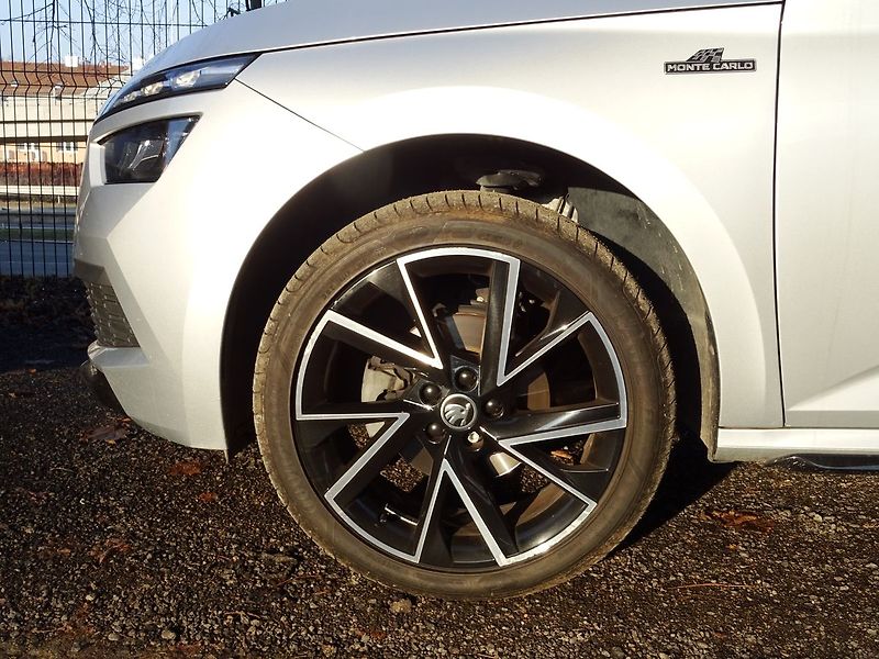 Škoda Kamiq 1.5TSI DSG Monte Carlo DPH - fotka 30 z 32
