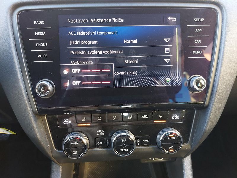 Škoda Octavia 1,6 TDi 85kw STYLE - VÝBAVA - fotka 12 z 19