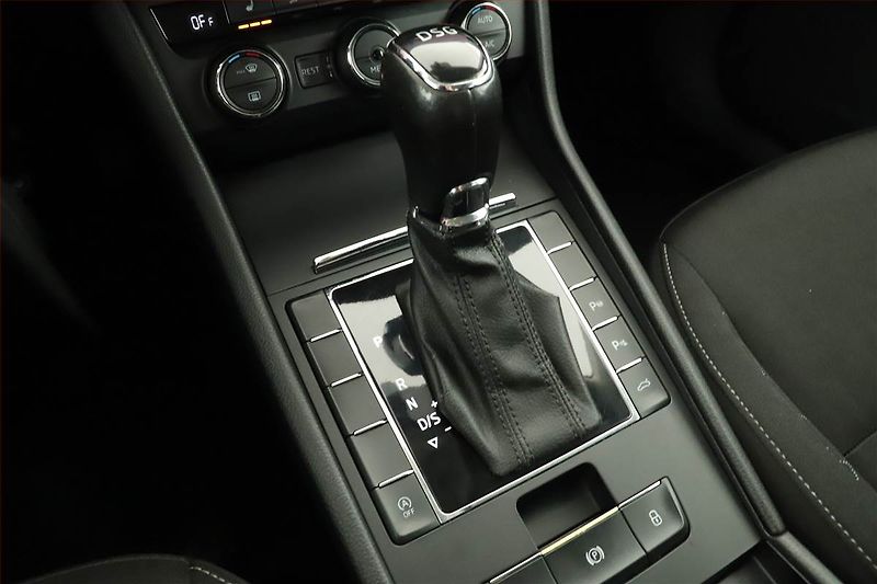 Škoda Superb (2015) 2.0 TDI, Automat, Navi - fotka 13 z 16