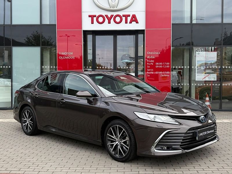 Toyota Camry 2,5 Hybrid Executive - fotka 4 z 19