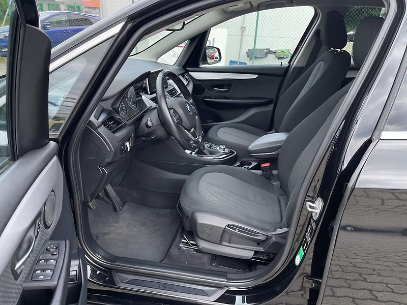 BMW Řada 2 218i 100 kW navigace - fotka 6 z 15