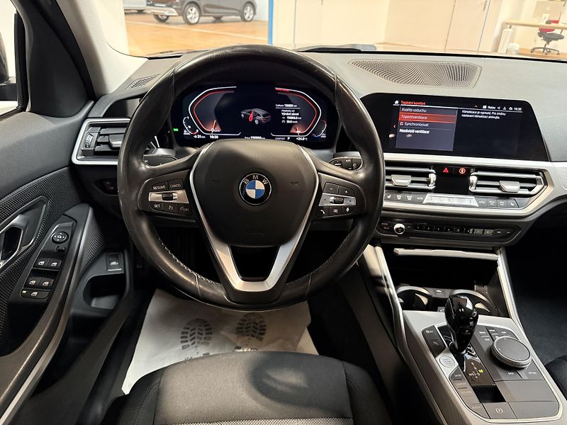 BMW Řada 3 2.0 318d Touring - fotka 6 z 15