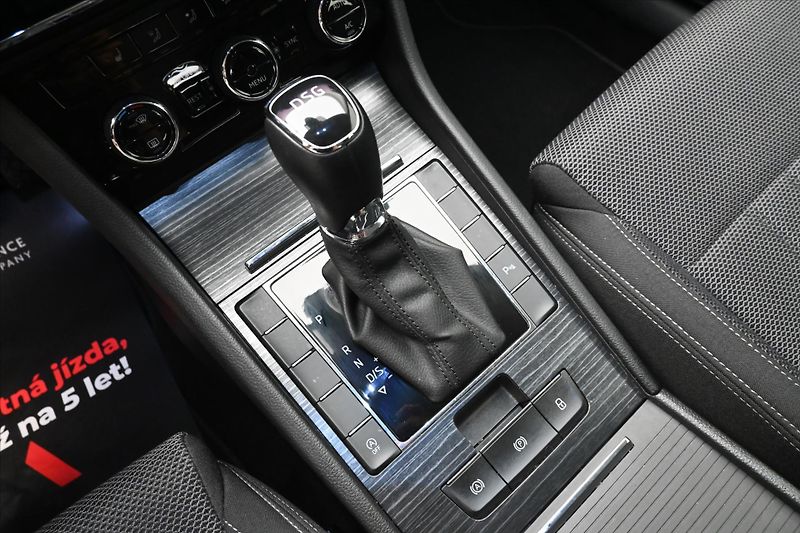 Škoda Superb 2,0 TDI 110 kW DSG Style Záruk - fotka 22 z 30