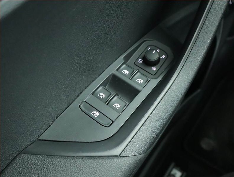 Škoda Karoq (2023) 2.0 TDI - fotka 19 z 24