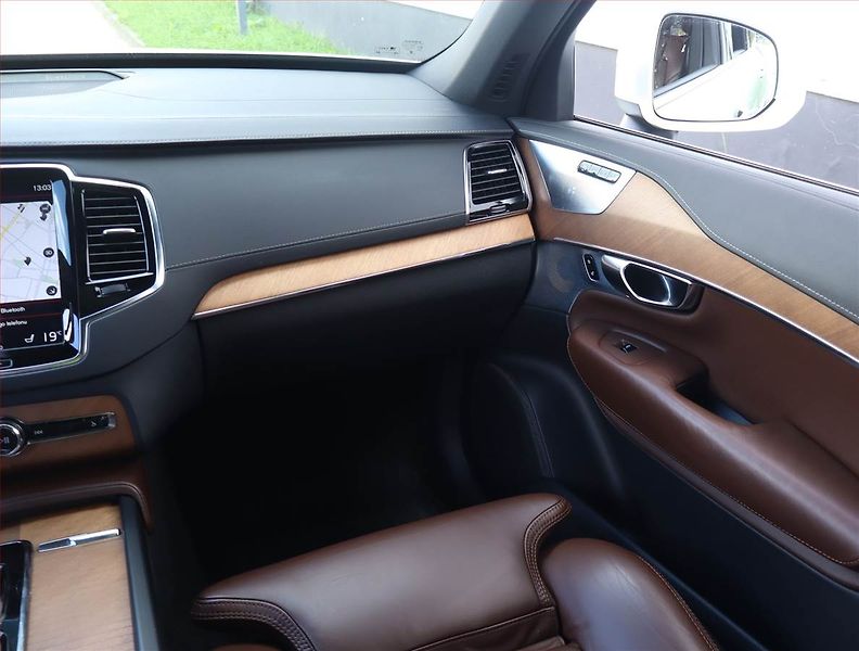 Volvo XC90 (2018) T8 Twin Engine AWD - fotka 8 z 19
