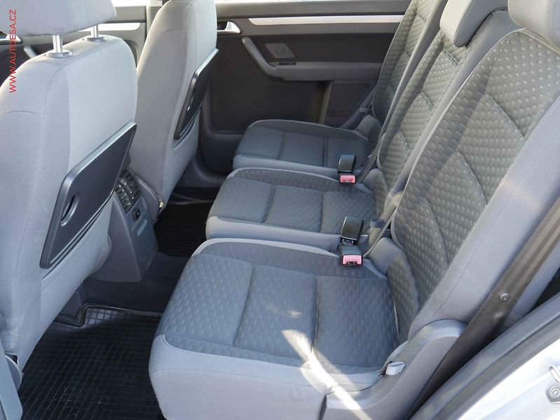 Volkswagen Touran (2009) 1.4TSi, AC, xenon - fotka 10 z 14
